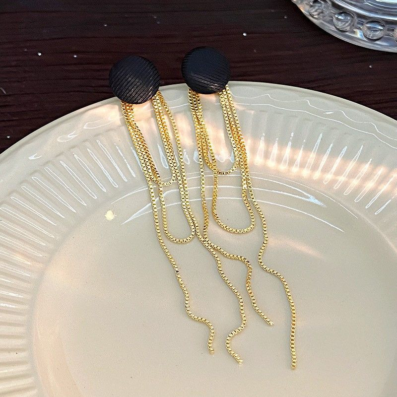 Длинные серьги с черными дисками CJP62437