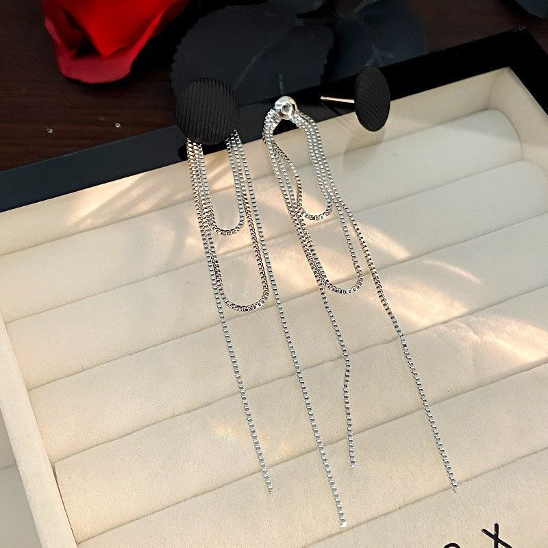 Длинные серьги с черными дисками CJP62437