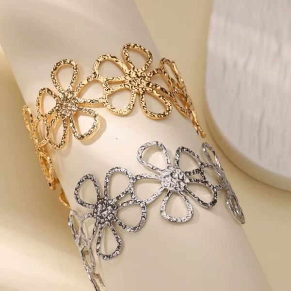 Браслет жесткий ажурный с растительным орнаментом CJL47142