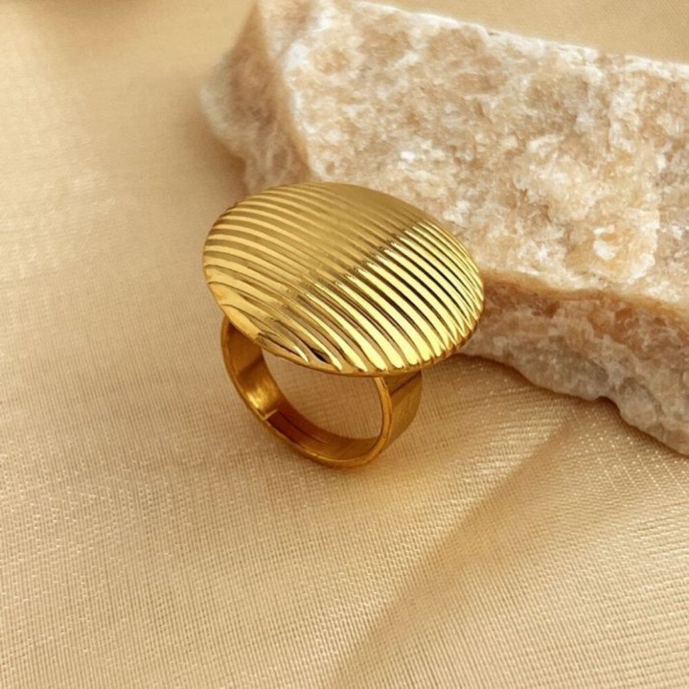 Золотистое кольцо с широким рифленым диском CJH14613