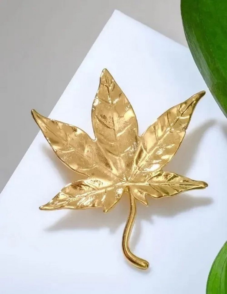 Стальная брошь с напылением золотом кленовый лист J10069CJJ Стальная брошь с напылением золотом кленовый лист J10069CJJ