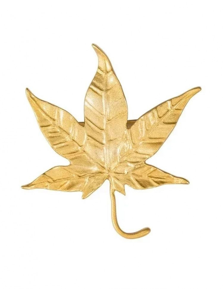 Стальная брошь с напылением золотом кленовый лист J10069CJJ