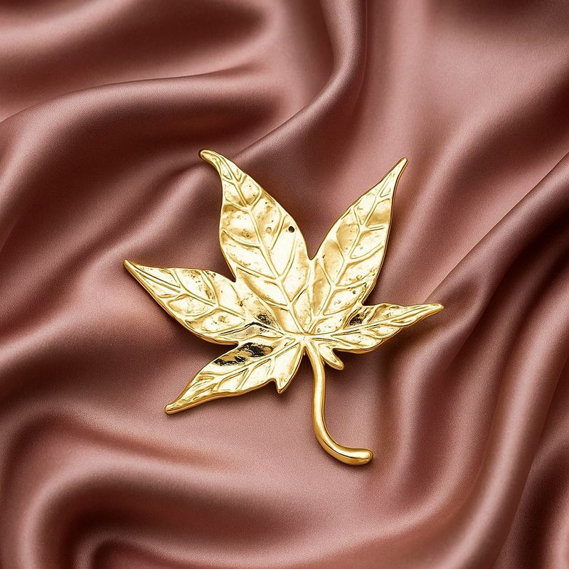 Стальная брошь с напылением золотом кленовый лист J10069CJJ Стальная брошь с напылением золотом кленовый лист J10069CJJ