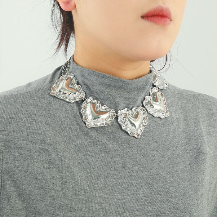 Эффектное Ожерелье из соединенных ажурных сердец CJL32580 Эффектное Ожерелье из соединенных ажурных сердец CJL32580