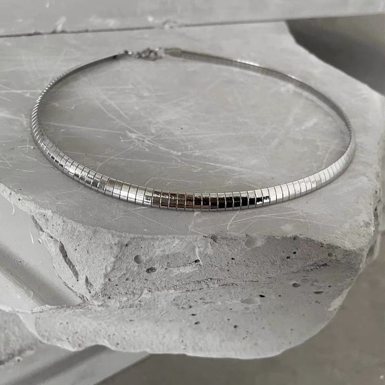 Колье из стали жесткое J11441CJJ