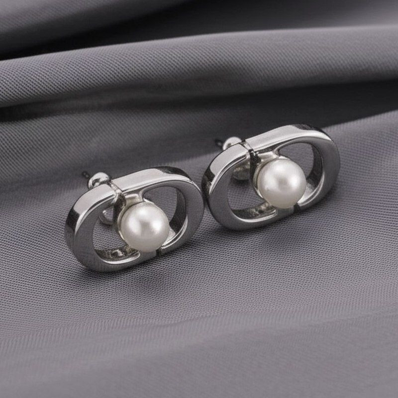 Серьги-гвоздики с жемчужиной в геометрической оправе 1J11984CJJ