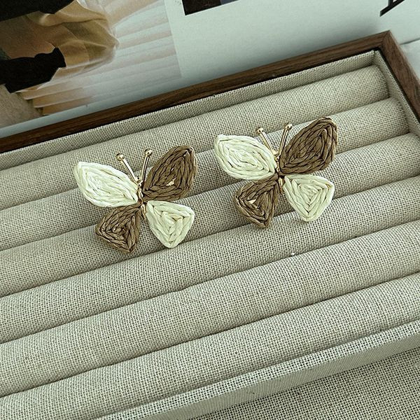 Яркие пусеты Плетеные бабочки CJL50271