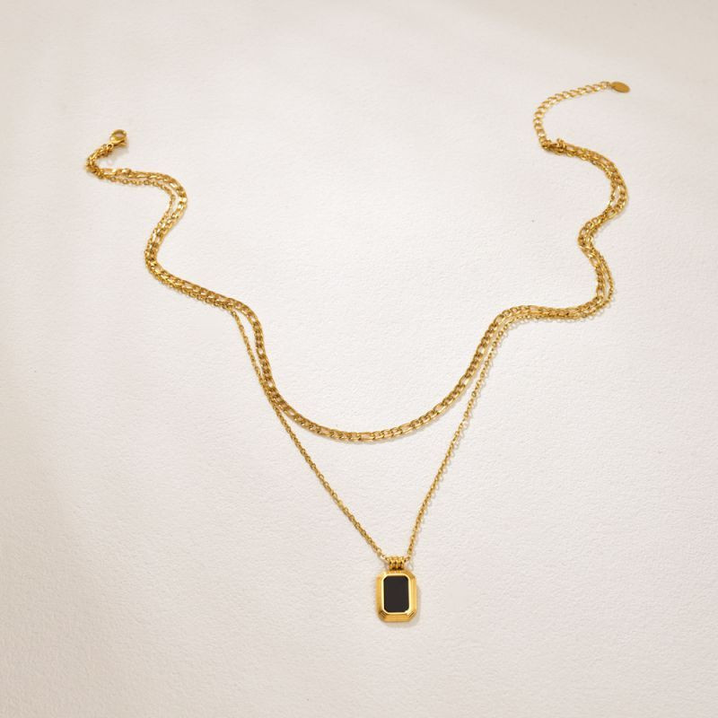 Двухслойное колье с черным прямоугольным кулоном CJQ17688