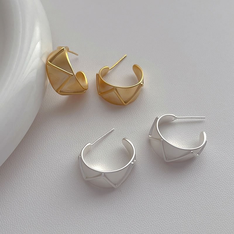 Широкие серьги-кольца с белой эмалью M86888