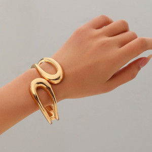 Браслет жесткий разомкнутый из крупных овальных звеньев CJL97750