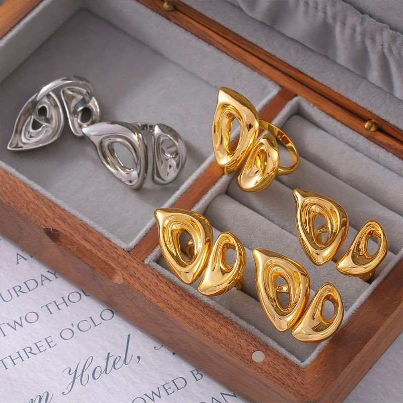 Футуристичное разомкнутое кольцо с эффектом жидкого металла CJG75770