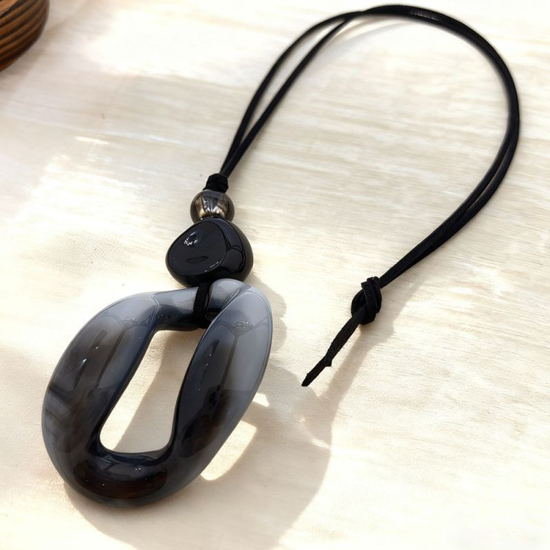 Длинная цепочка на шнурке с объемным кольцом из акрила CJT07252 Длинная цепочка на шнурке с объемным кольцом из акрила CJT07252