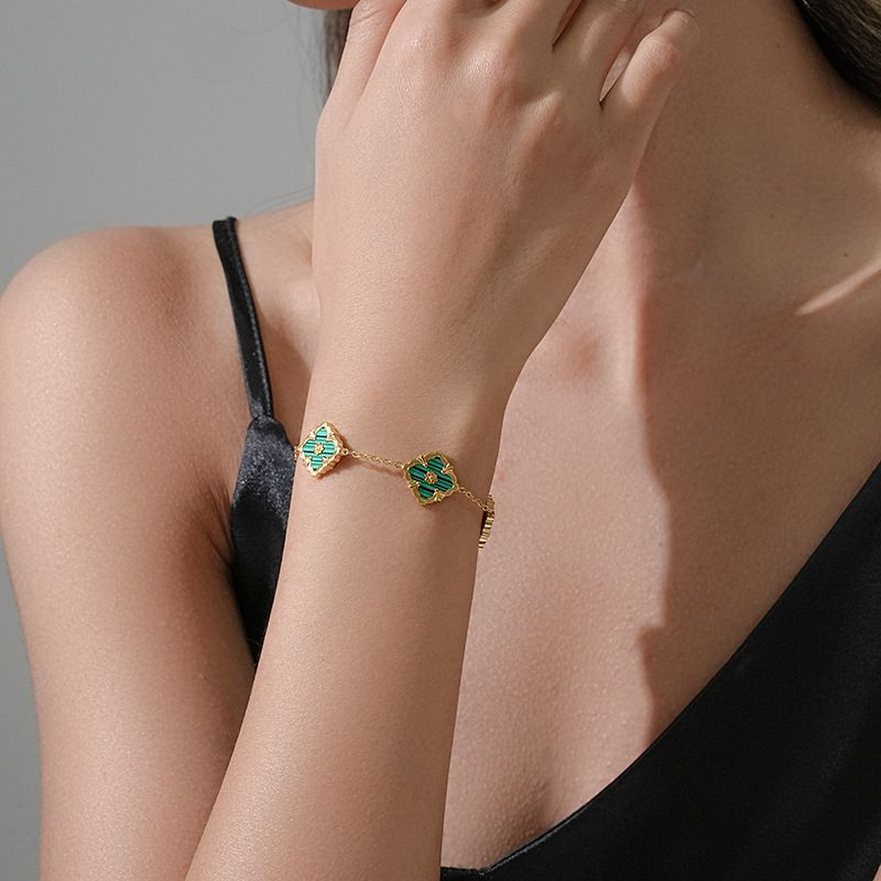 Браслет изящный с клевером на тонкой цепочке CJL26273