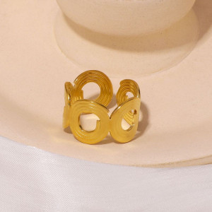 Широкое ажурное кольцо с геометрическим узором из кругов CJM30191