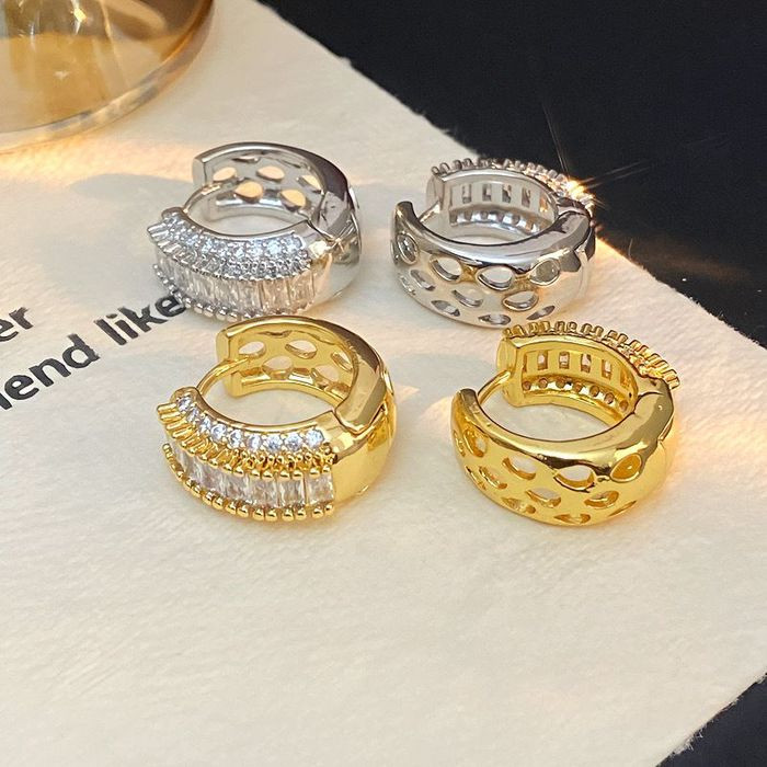 Массивные серьги-кольца с дорожкой камней CJL32453