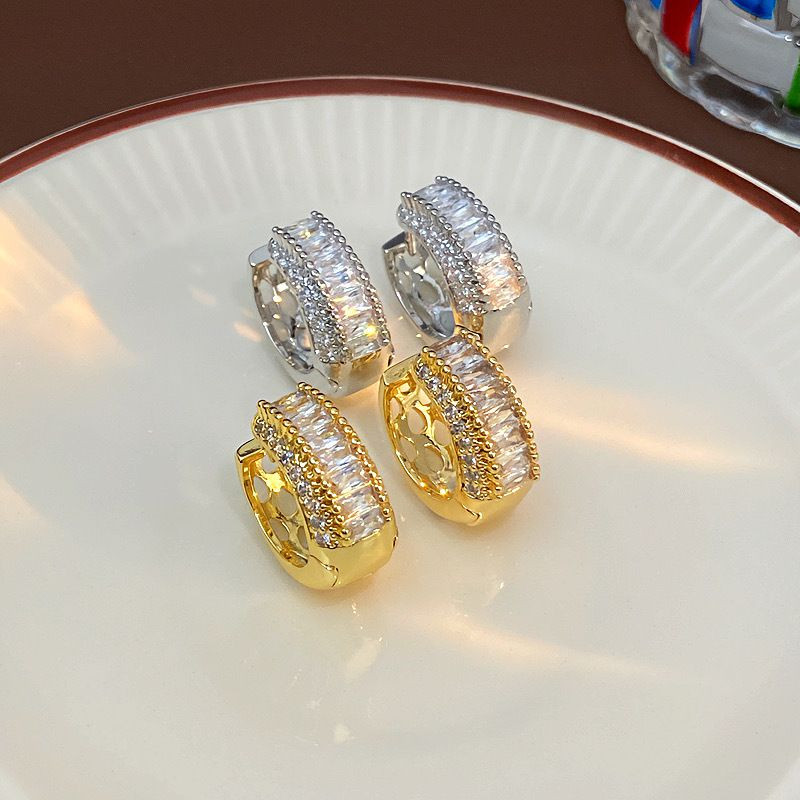 Массивные серьги-кольца с дорожкой камней CJL32453