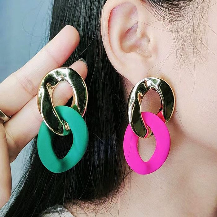 Крупные желтые серьги из матового пластика с фактурными кольцами 2V44892МСК