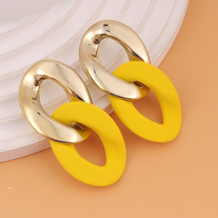 Крупные желтые серьги из матового пластика с фактурными кольцами 2V44892МСК
