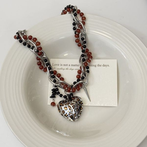 Многослойные бусы из камня с крупным сердцем в готическом стиле CJL86695