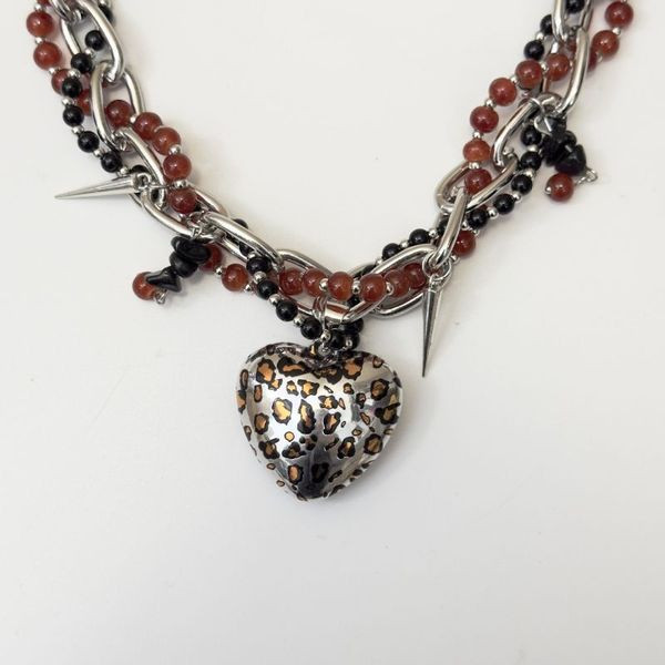 Многослойные бусы из камня с крупным сердцем в готическом стиле CJL86695