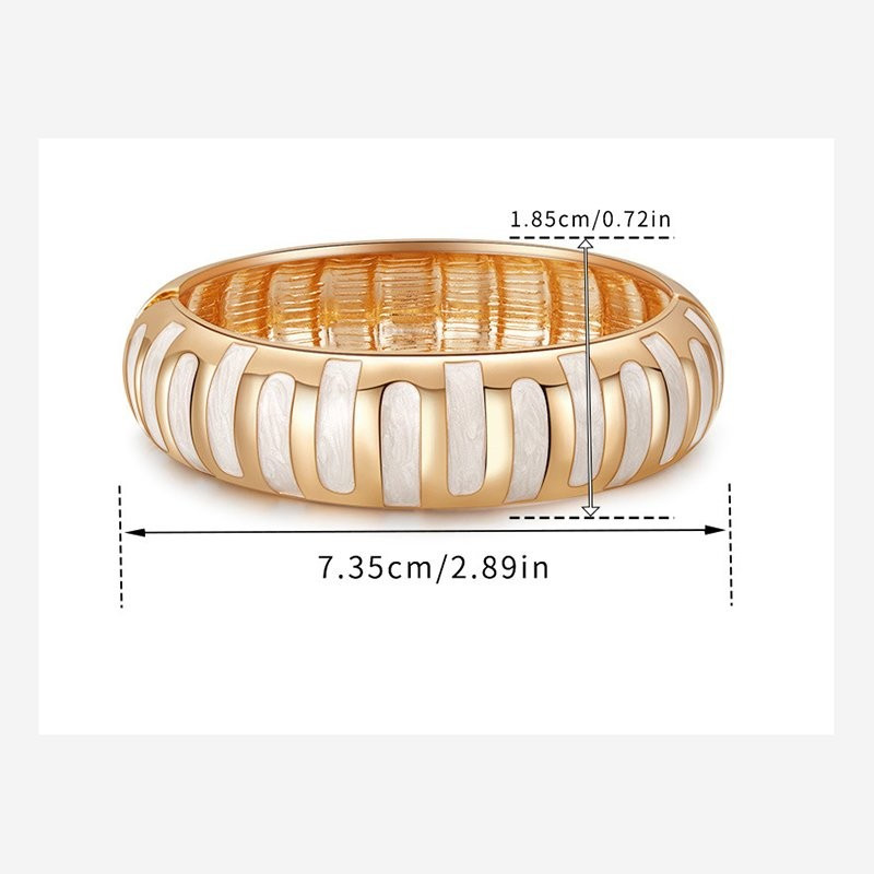 Браслет жесткий разомкнутый в форме капли CJG68095