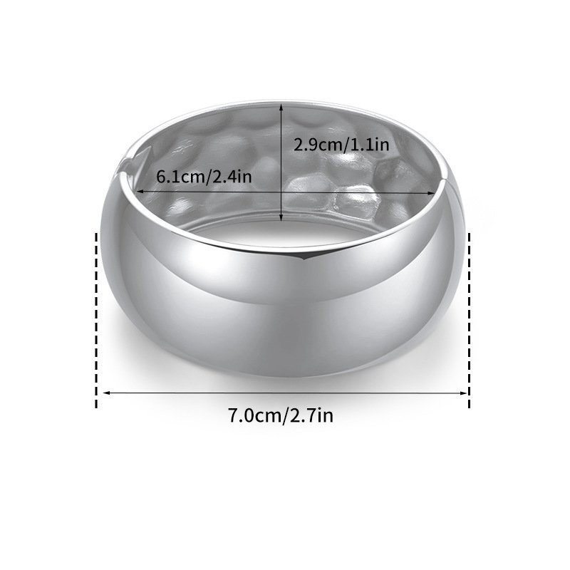 Браслет жесткий разомкнутый в форме капли CJG68095