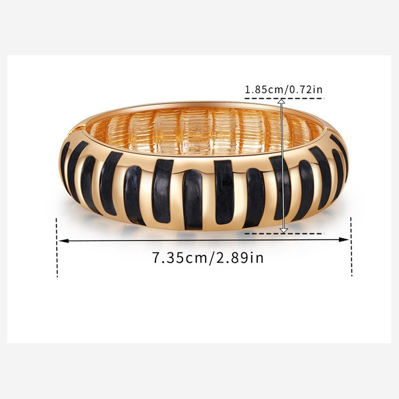 Браслет жесткий разомкнутый в форме капли CJG68095