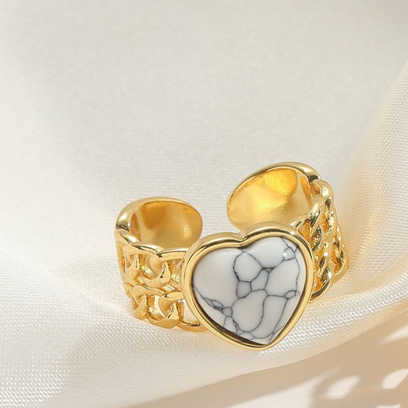 Кольцо с крупным сердцем из камня с текстурой мрамора CJG30100
