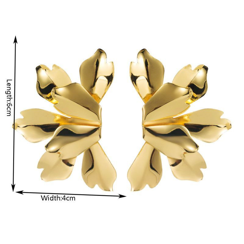 Акцентные серьги-пусеты в форме цветка CJN42829