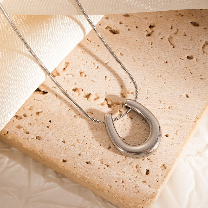 Золотистая цепочка с бабочкой CJN43073