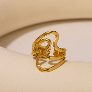 Объемное разомкнутое кольцо в виде абстрактных золотистых волн CJM30192