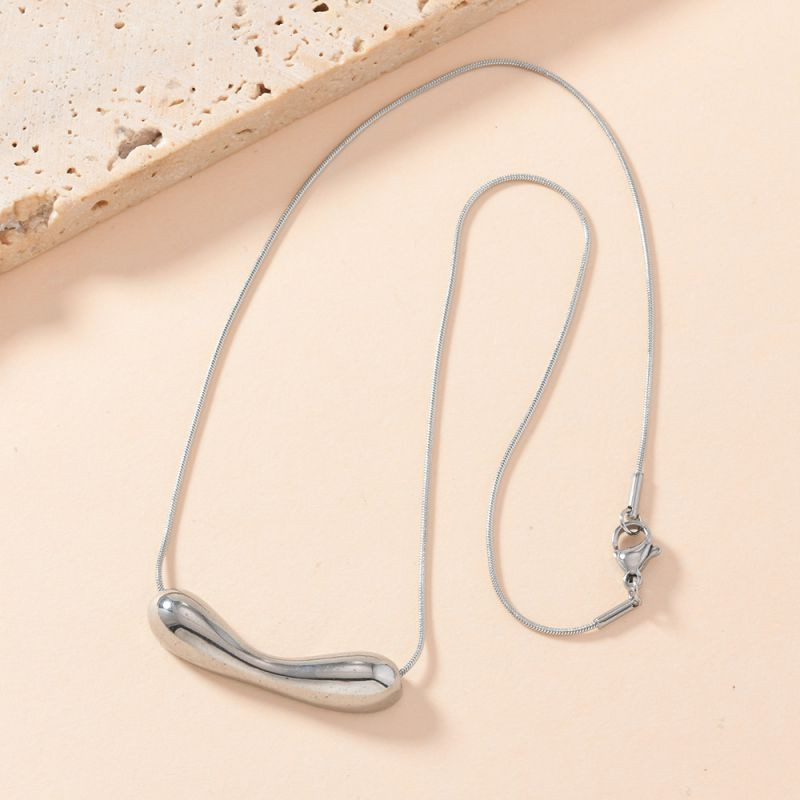 Серебристое колье с эффектом стекающего металла CJL19982