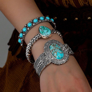 Браслет жесткий ажурный с бирюзовыми вставками CJP52386