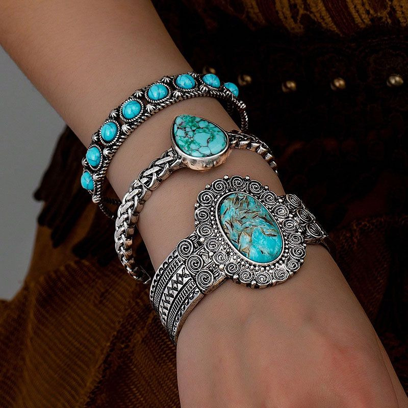 Браслет жесткий ажурный с бирюзовыми вставками CJP52386