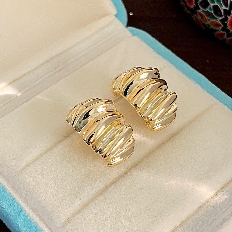 Фактурные серьги-полукольца в стиле «жатый металл» CJP62446