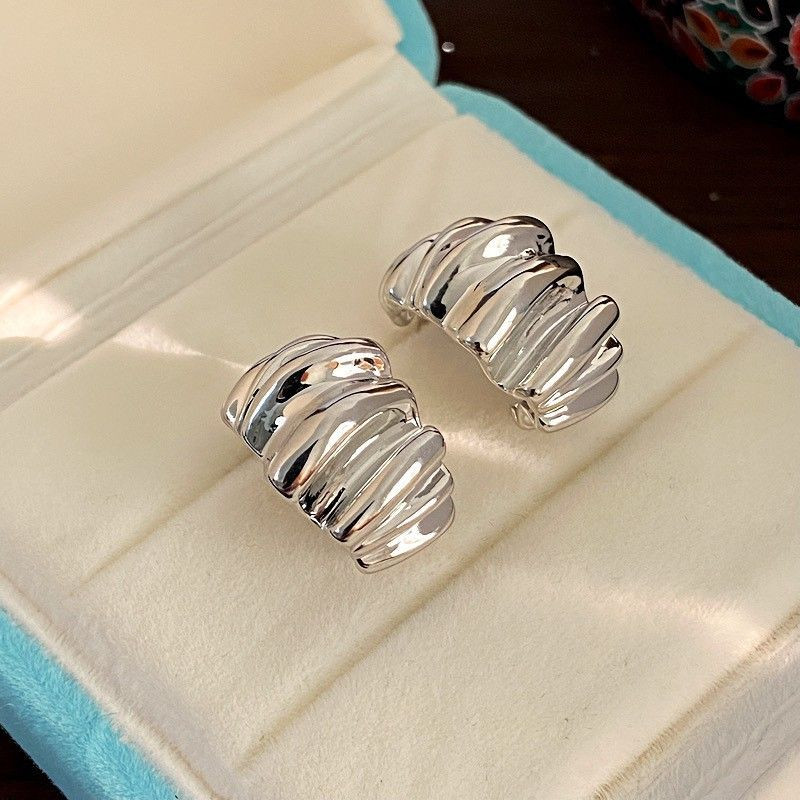 Фактурные серьги-полукольца в стиле «жатый металл» CJP62446