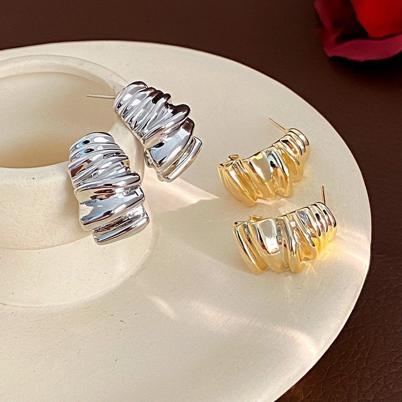 Фактурные серьги-полукольца в стиле «жатый металл» CJP62446