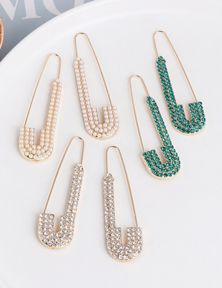 Золотистые серьги в форме булавок с россыпью стразов D70981