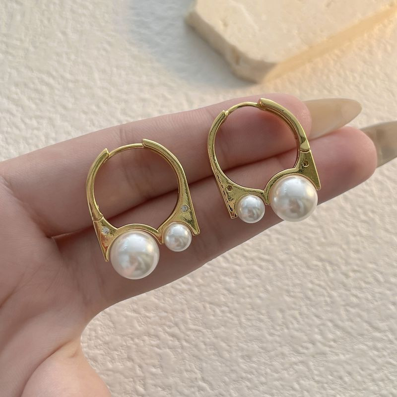 Серьги-кольца с жемчужиной и декоративными элементами 1J11992CJJ