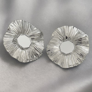 Серебристые металлические серьги-пусеты с эффектом мятой фольги 1J12118CJJ