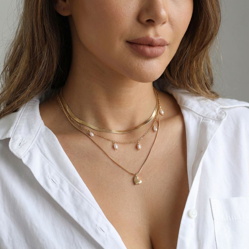 Трехслойная золотистая цепочка с миниатюрными подвесками CJT11275 Трехслойная золотистая цепочка с миниатюрными подвесками CJT11275