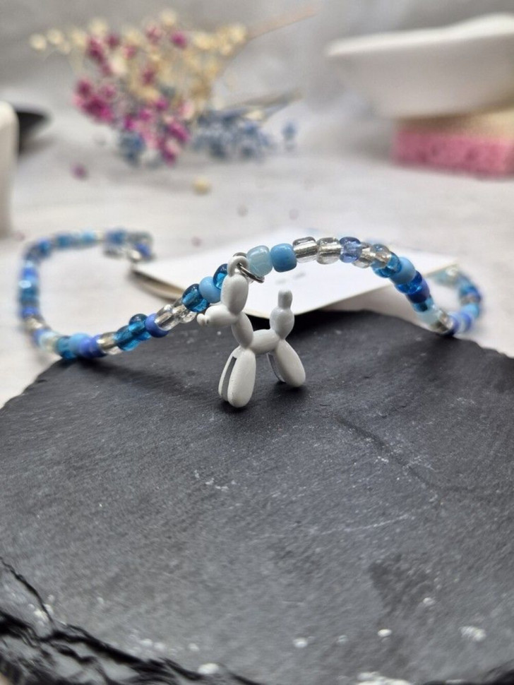 Колье из голубого бисера с объемной подвеской-медведем J10758CJJ Колье из голубого бисера с объемной подвеской-медведем J10758CJJ