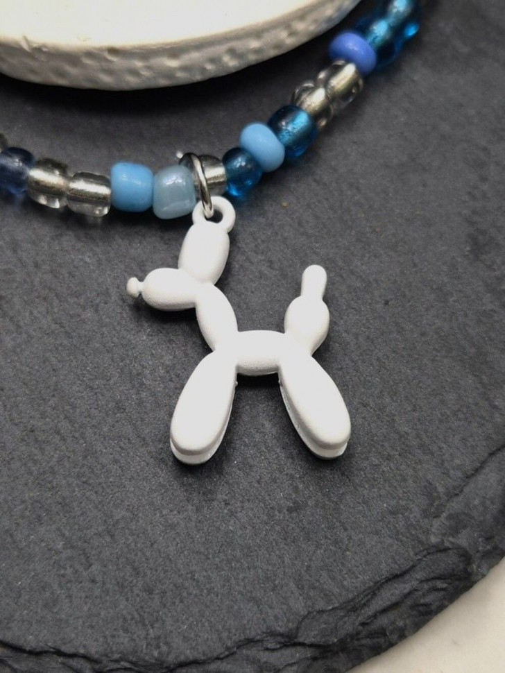 Колье из голубого бисера с объемной подвеской-медведем J10758CJJ Колье из голубого бисера с объемной подвеской-медведем J10758CJJ