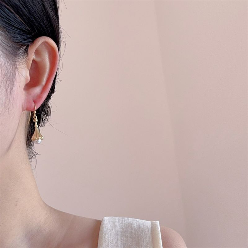 Золотистые серьги-подвески в форме колокольчиков с жемчугом CJP41111 Золотистые серьги-подвески в форме колокольчиков с жемчугом CJP41111