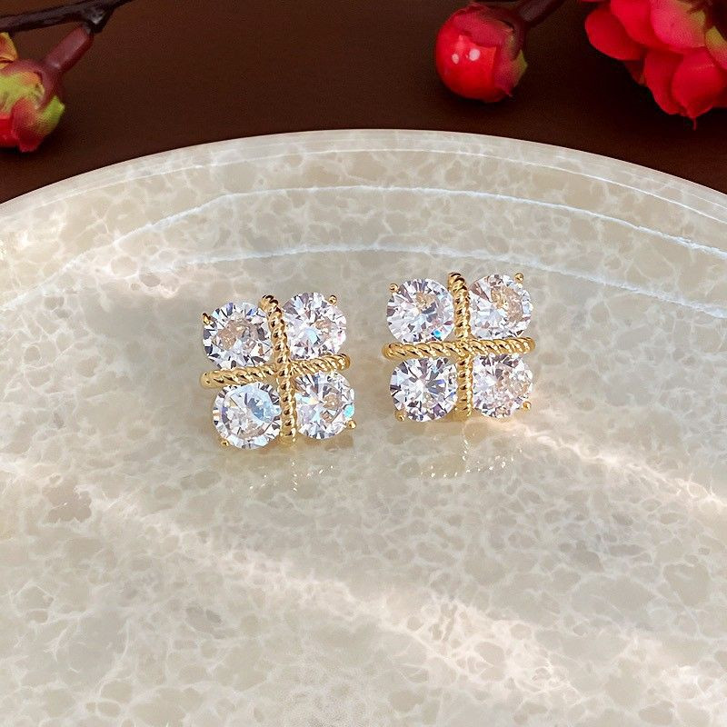 Серьги-пусеты из четырех крупных кристаллов CJP62447