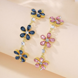 Декоративный браслет из цветочных звеньев с камнями CJ22151