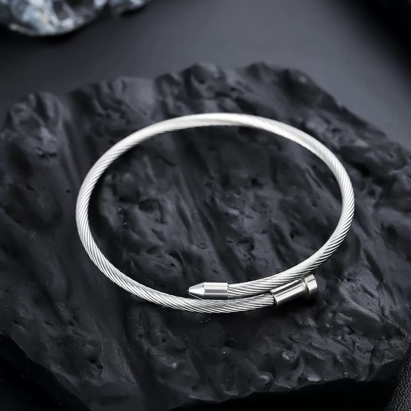 Браслет жесткий разомкнутый в виде гвоздя из титановой стали 1J12024CJJ Браслет жесткий разомкнутый в виде гвоздя из титановой стали 1J12024CJJ