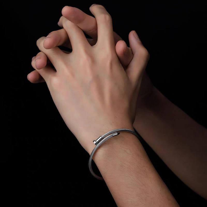 Браслет жесткий разомкнутый в виде гвоздя из титановой стали 1J12024CJJ Браслет жесткий разомкнутый в виде гвоздя из титановой стали 1J12024CJJ