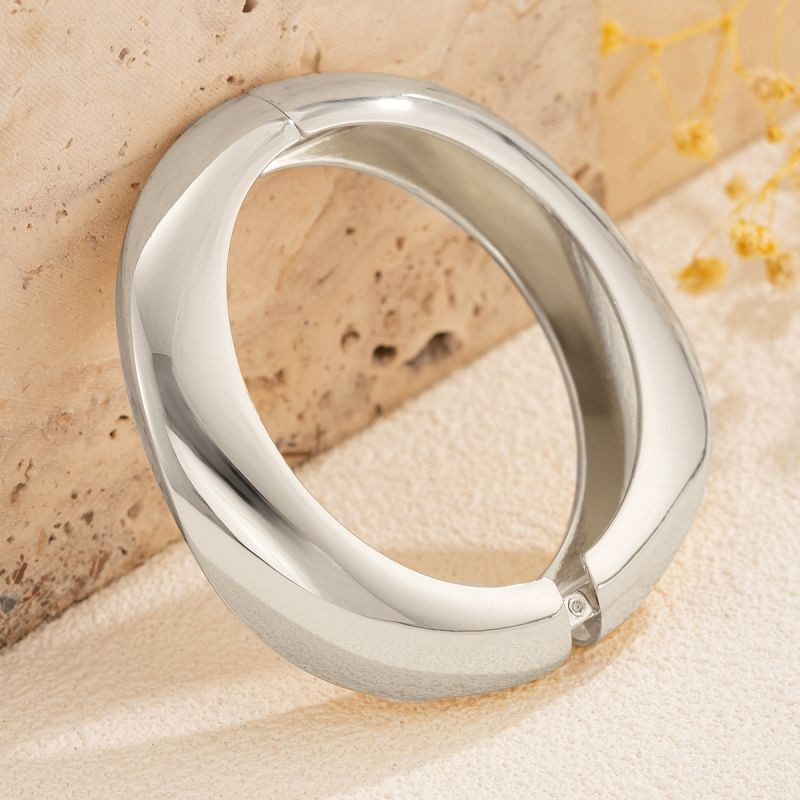 Жесткий браслет CJQ19101 Жесткий браслет CJQ19101