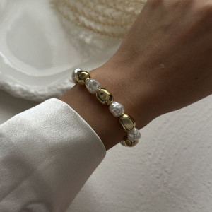 Браслет из жемчуга с золотистыми дисками CJL61286